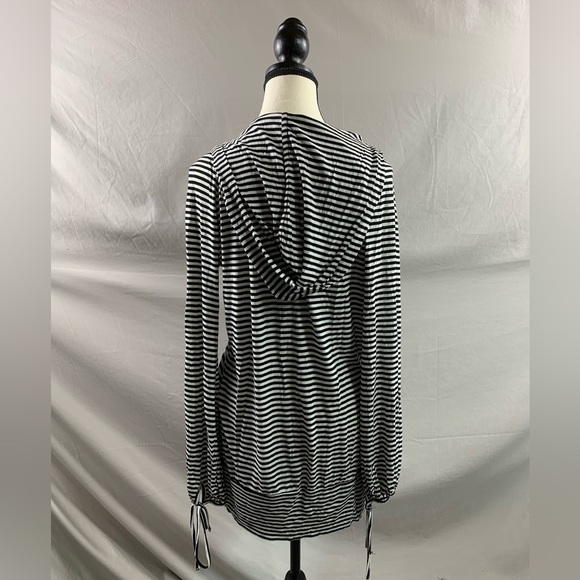 Mango Kangaroo Pocket Hoodie - Picture 4 of 7